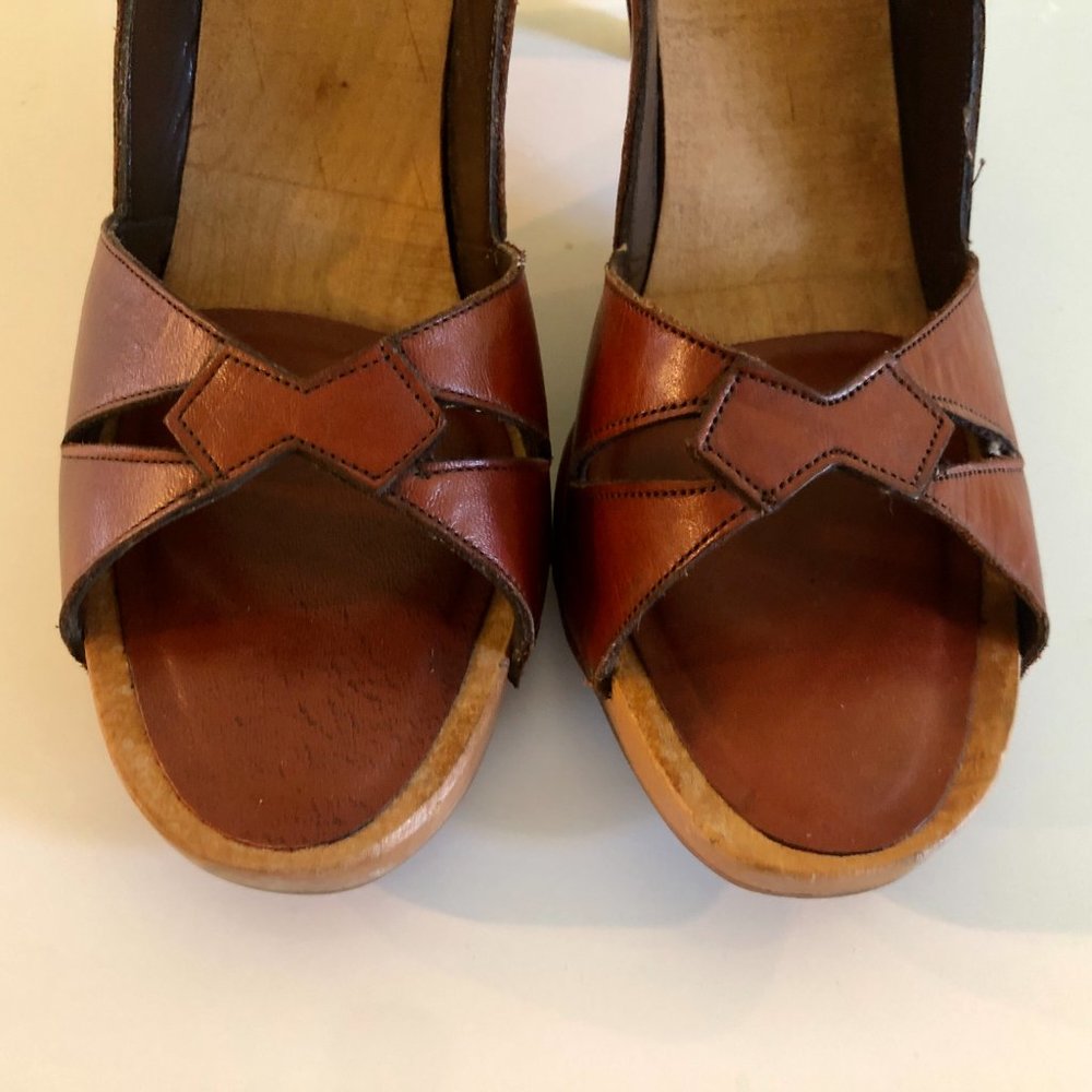 Vintage BareTraps Bare Traps 70s Wood Platform Sandals Heels Shoes - Picture 2 of 8